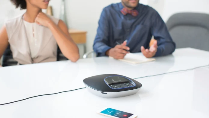 Logitech Group đơn giản chỉ cần cắm là có thể sử dụng